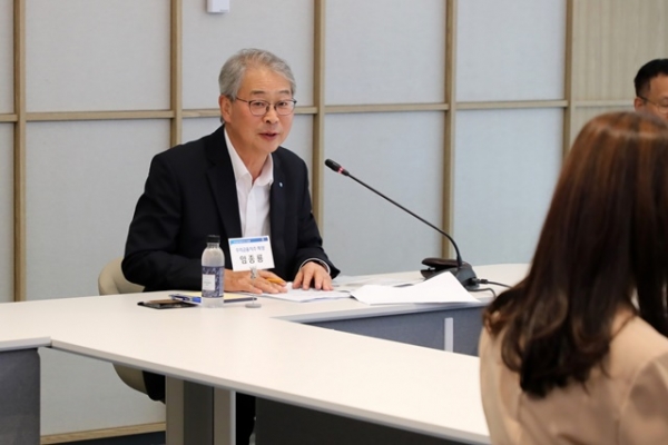 임종룡 우리금융그룹 회장이 전임 손태승 회장의 친인척과 관련된 부당 대출 사건에 대해 대국민 사과했다/ 사진=연합뉴스