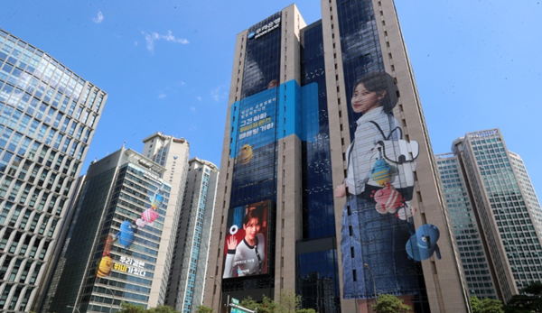우리금융은 그룹 윤리경영 및 경영진 감찰 전담조직인 ‘윤리경영실’을 신설하고 실장에 외부 법률전문가인 이동수 전 의정부지검 차장검사를 영입했다고 26일 밝혔다 / 사진=연합뉴스