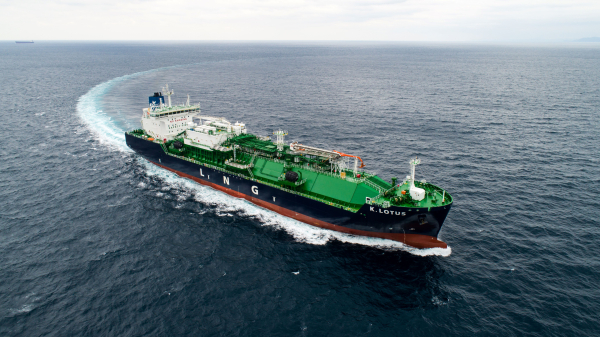 HD현대미포가 건조해 인도한 18,000㎥급 LNG 벙커링선의 시운전 모습/ 사진 = HD현대