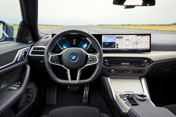 프리미엄 순수전기 그란 쿠페 ‘뉴 i4 eDrive40’ 내부 모습./사진=BMW