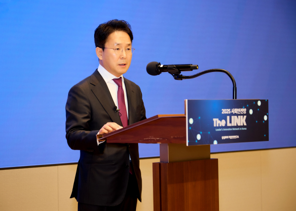 이문화 삼성화재 사장이 환영사를 통해 '사회안전망 강화를 위한 전문가들간 협력의 필요성'을 강조하고 있다/ 사진 = 삼성화재