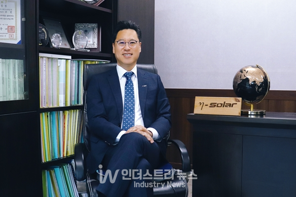 에타솔라 한민 대표는 “단순한 태양광 설비 설치를 넘어, 신뢰를 바탕으로 지속가능한 에너지 솔루션을 실현해 왔다”고 말했다. [사진=인더스트리뉴스]