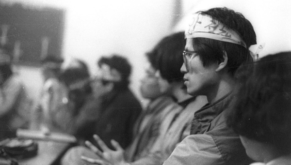 지난 1985년 4월10일 부평 1동 성당에서 농성을 이끄는 김문수(학출노동운동가). /사진=연합뉴스