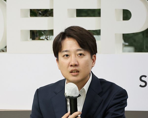 개혁신당 이준석 대선후보가 지난 7일 오후 대전 유성구 한국과학기술원(KAIST)에서 재학생들과 '2030 현장 청취' 간담회를 진행하고 있다. /사진=연합뉴스