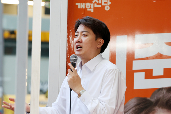 개혁신당 이준석 대선 후보가 19일 오후 광주 북구 전남대학교 후문 앞에서 열린 유세에서 지지를 호소하고 있다. /사진=연합뉴스