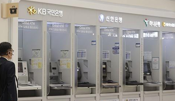국내 금융회사에서 발생한 전산장애가 2020년부터 올해 5월까지 1700건을 넘긴 것으로 나타나면서 금융사들의 전산 관리가 여전히 허술하다는 지적이 나오고 있다 / 사진 = 연합뉴스