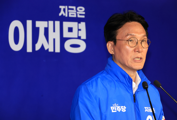 이재명 정부 초대 총리로 거론되는 더불어민주당 김민석 상임공동선대위원장이 15일 서울 여의도 중앙당사에서 기자간담회를 하고 있다. /사진=연합뉴스
