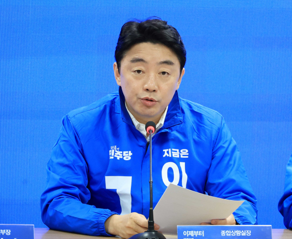 이재명 정부 초기 비서실장으로 거론되는 더불어민주당 강훈식 중앙선대위 종합상황실장이 15일 서울 여의도 중앙당사에서 열린 제4차 총괄본부장단회의에서 발언하고 있다. /사진=연합뉴스