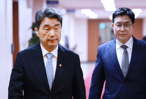 국무회의 입장하는 이주호 국무총리 직무대행. /사진=연합뉴스