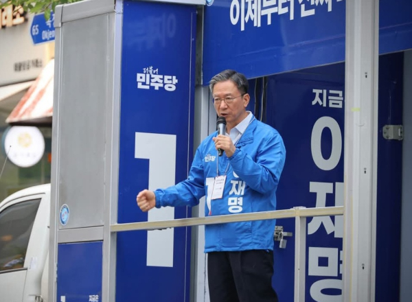 지난 2일 선거유세 트럭에서 지역 집중 유세를 펼친 더불어민주당 정성호 의원. /사진=정성호 의원실