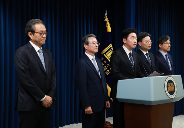 강훈식 대통령 비서실장이 6일 서울 용산 대통령실 청사에서 대통령실 수석비서관 인선을 발표하고 있다. /사진=연합뉴스