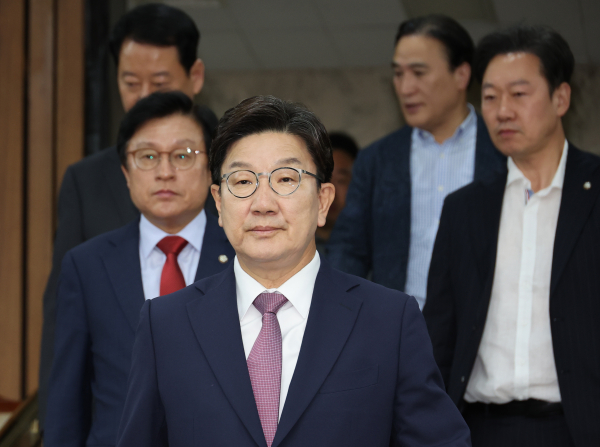 국민의힘 권성동 원내대표가 10일 서울 여의도 국회에서 열린 원내대책회의에 참석하고 있다. /사진=연합뉴스