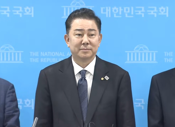 김병기 더불어민주당 원내대표가 15일 국회 소통관에서 원내대표 인선을 발표했다. /사진=김희선 기자