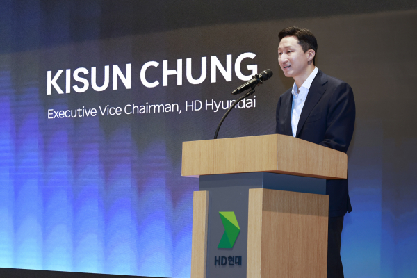 정기선 HD현대 수석부회장이 24일 HD현대 글로벌R&D센터에서 열린 '한·미 조선협력 전문가 포럼'에서 개회사를 하고 있다./사진=HD현대