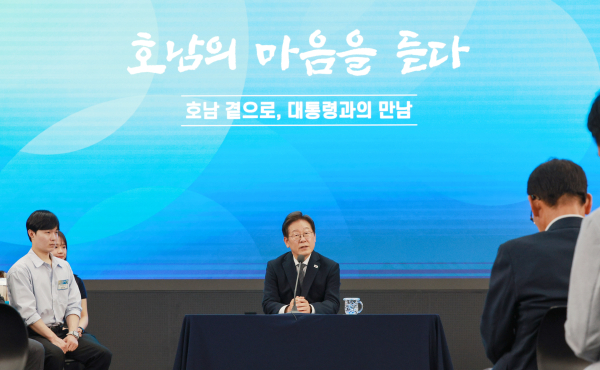 이재명 대통령이 25일 광주광역시 국립아시아문화전당에서 열린 '광주시민·전남도민 타운홀미팅'에 참석해 발언하고 있다. /사진=대통령실통신사진기자단