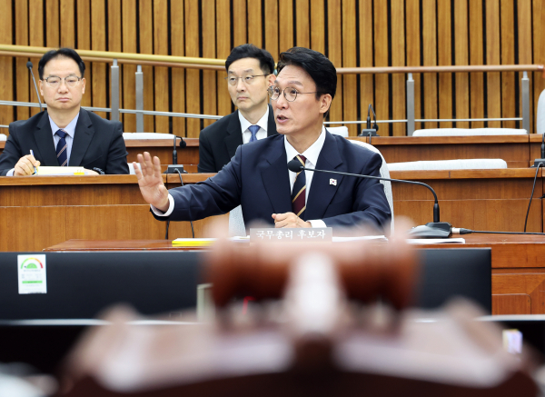 김민석 국무총리 후보자가 25일 서울 여의도 국회에서 열린 인사청문회에서 국민의힘 주진우 의원의 질의에 답하고 있다. /사진=연합뉴스