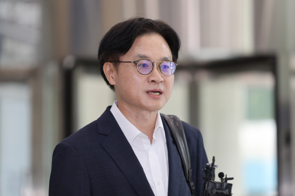 산업통상자원부 장관 후보자로 지명된 김정관 두산에너빌리티 사장이 30일 서울 강남구 한국기술센터에 마련된 인사청문회 준비사무실로 첫 출근을 하며 취재진의 질문에 답하고 있다. /사진=연합뉴스