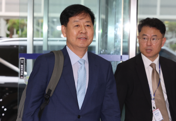 구윤철 경제부총리 겸 기획재정부 장관 후보자가 30일 서울 중구 예금보험공사에 마련된 인사청문회 준비사무실로 들어서고 있다. /사진=연합뉴스