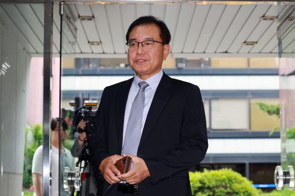 순직해병 수사 방해 의혹 사건을 수사하는 이명현 특별검사가 지난 6월 25일 서울 서초구 사무실로 출근하고 있다. /사진=연합뉴스