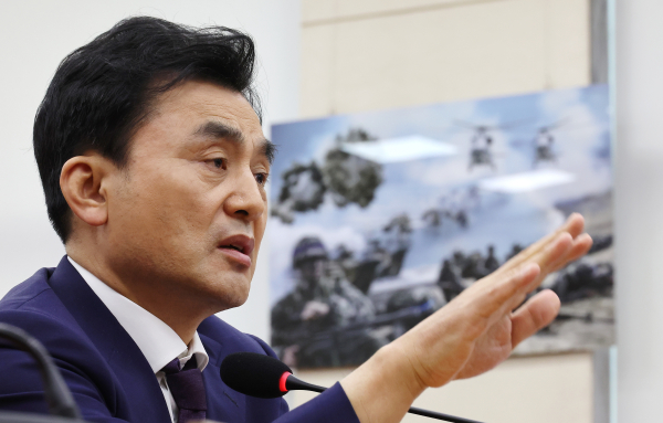 안규백 국방부 장관 후보자가 15일 국회 국방위원회에서 열린 인사청문회에서 의원 질의에 답변하고 있다. /사진=연합뉴스
