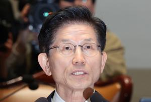 법원, 김문수 ‘대선후보 지위 인정’ 가처분 기각
