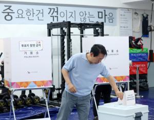 '21대 大選' 낮 12시 투표율 22.9%…1000만명 돌파
