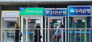 금리 올려 주담대 문턱 높이는 국민 ...만기 늘리며 문턱 낮추는 신한