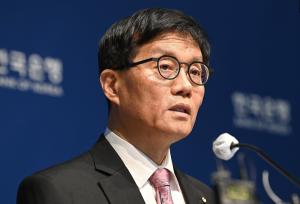 이창용 한은 총재 “성장보다 부동산 과열 우려…금리 인하 신중해야”