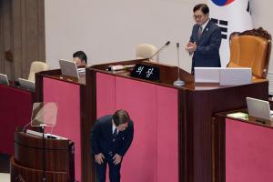 이 대통령 첫 시정연설...'힘없는' 야당 제자리 침묵으로 맞서