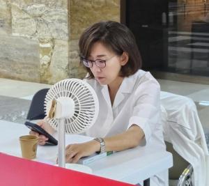 여당 지도부, 농성 중인 나경원 의원 줄줄이 방문한 까닭은