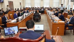 국회 행안위, 13조 2000억 ‘소비쿠폰 추경’ 의결…지방부담 없이 전액 국비