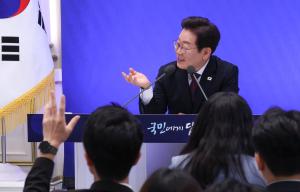 [지상중계] 이 대통령 취임 30일 기자회견③ 