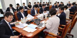 31조8000억 추경안, 민주당 단독으로 예결위 통과…국민의힘 퇴장 등 전면 반발