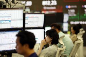 '주식, 부동산을 제치다!'…주식, 25년만에 재테크 수단 1위 차지